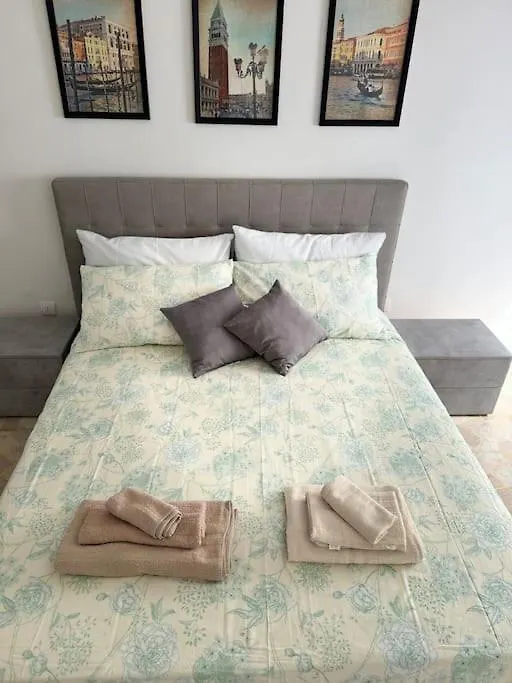 Venice Grey Apartment