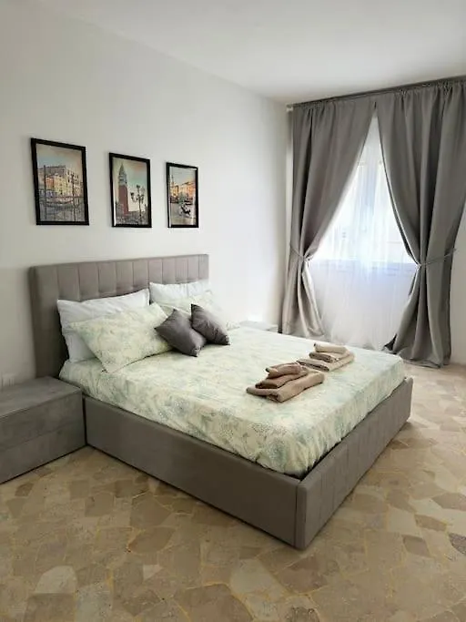 Venice Grey Apartment