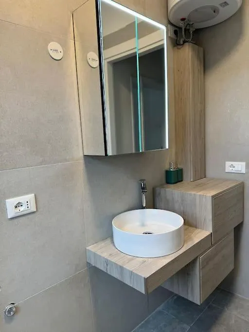 Venice Grey Apartment 0*,