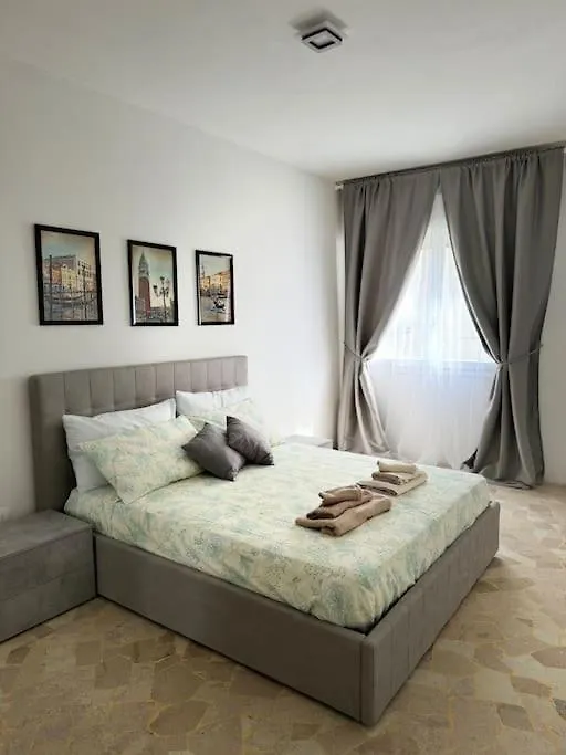 Venice Grey Apartment