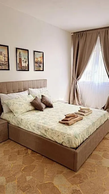 Venice Grey Apartment