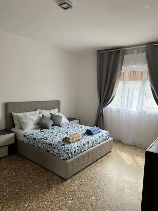 Venice Grey Apartment
